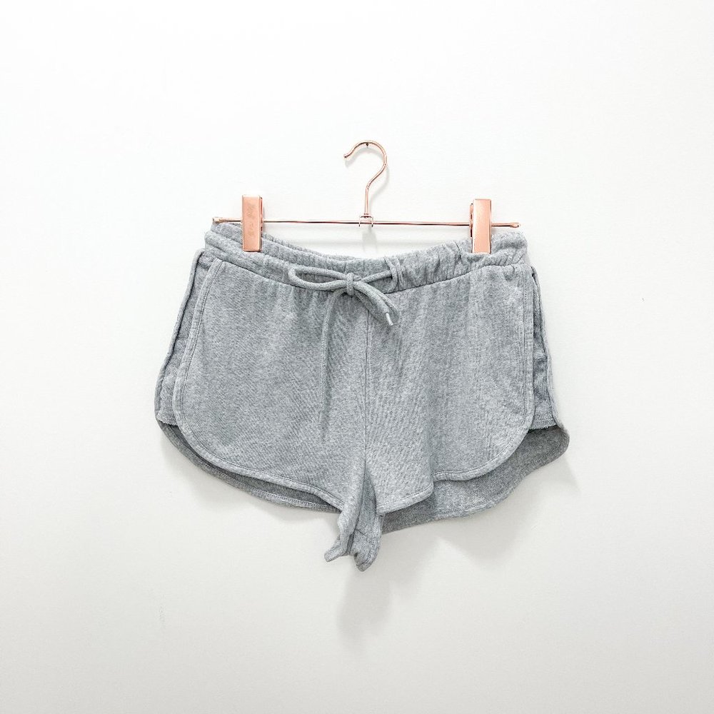 GREY FOREVER 21 LOUNGE SHORTS, SIZE MEDIUM